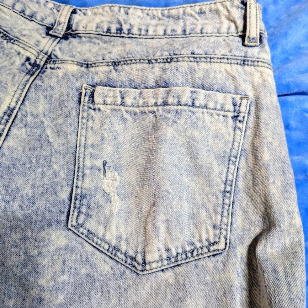 Distressed Wide-Leg Jeans | High Rise,‎ Acid-Wash | Street Style Uniq by Litz - Picture 5 of 10